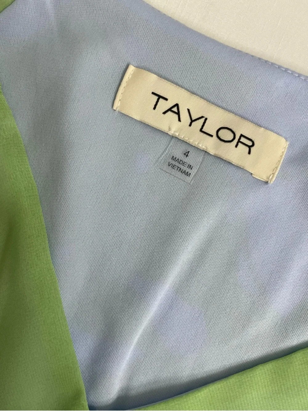 Taylor Chiffon Pastel Mint & Lilac Floral V-Neck Maxi Dress Long Sleeve Size 4 - Picture 8 of 14